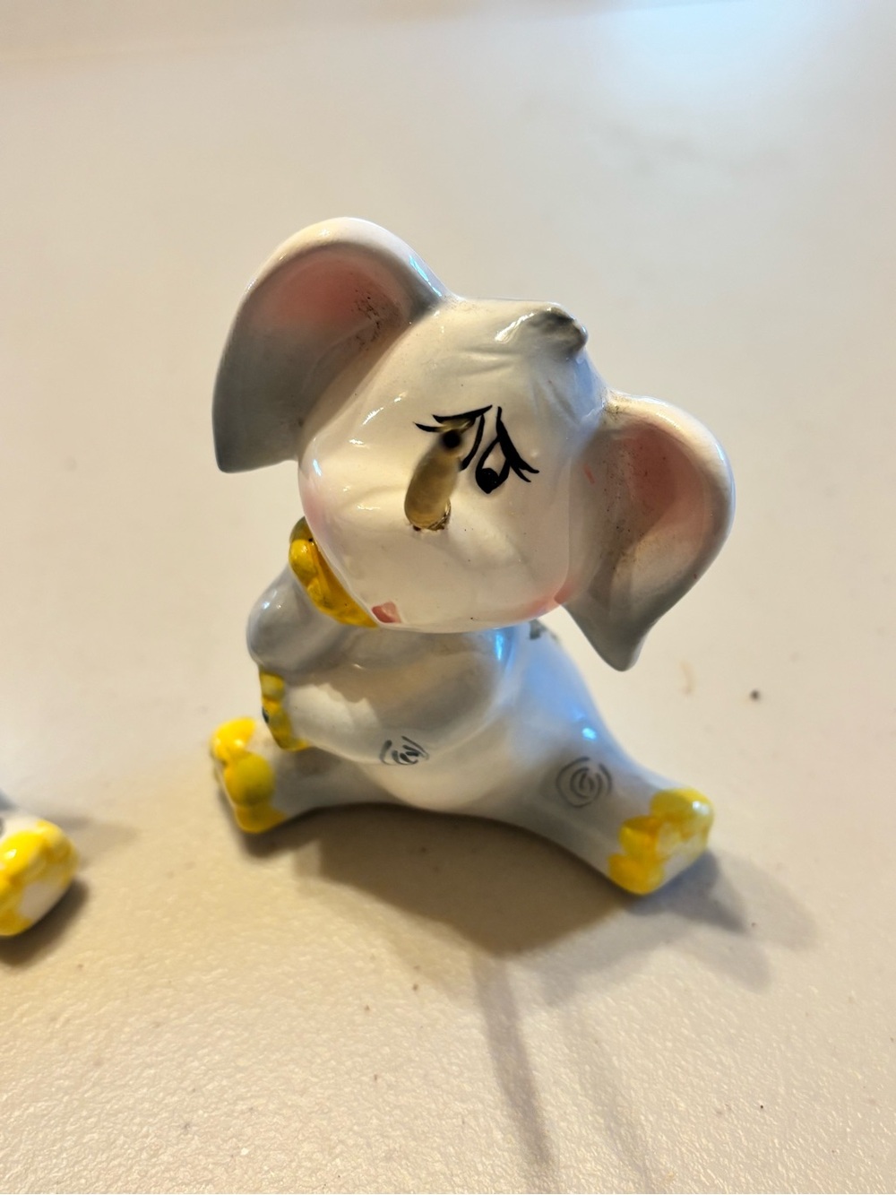 Vintage 1950 Norcrest Ceramic Elephant Figurine salt and pepper shaker set - Picture 3 of 9